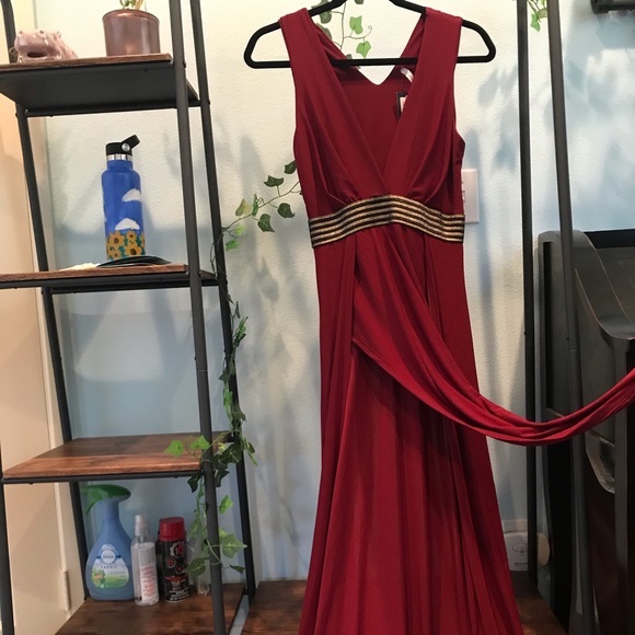 Sexy formal dress with high slit. - Picture 3 of 4